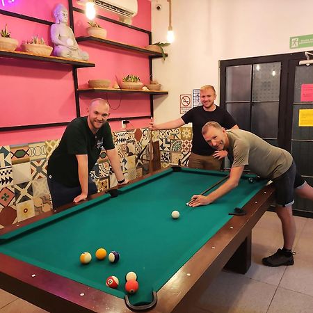 New Friends Hostel & Bar Adults Only Valladolid  Bagian luar foto
