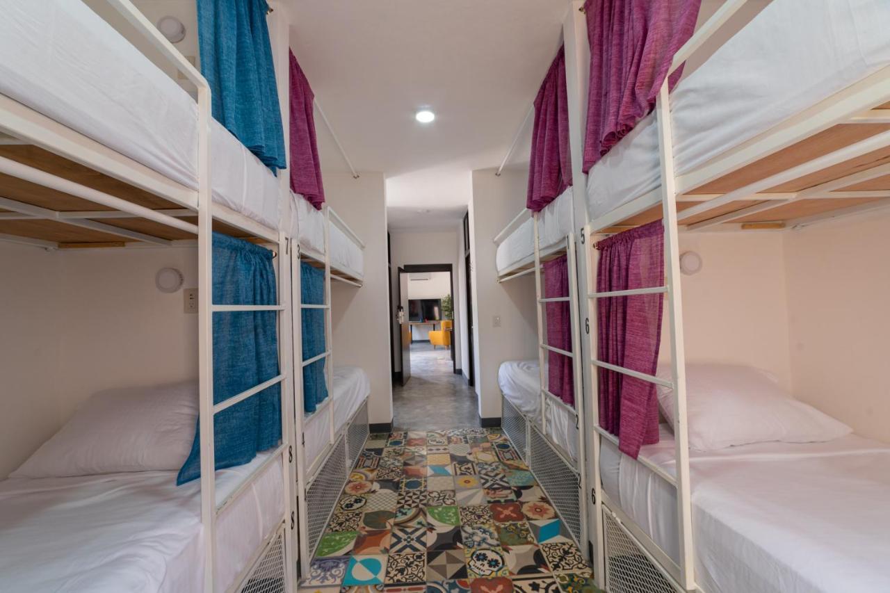 New Friends Hostel & Bar Adults Only Valladolid  Bagian luar foto