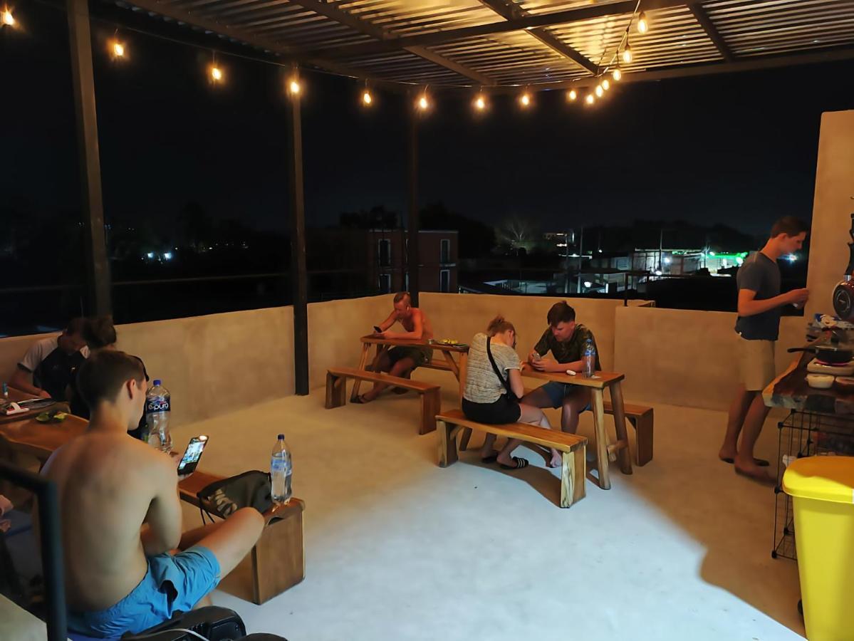 New Friends Hostel & Bar Adults Only Valladolid  Bagian luar foto