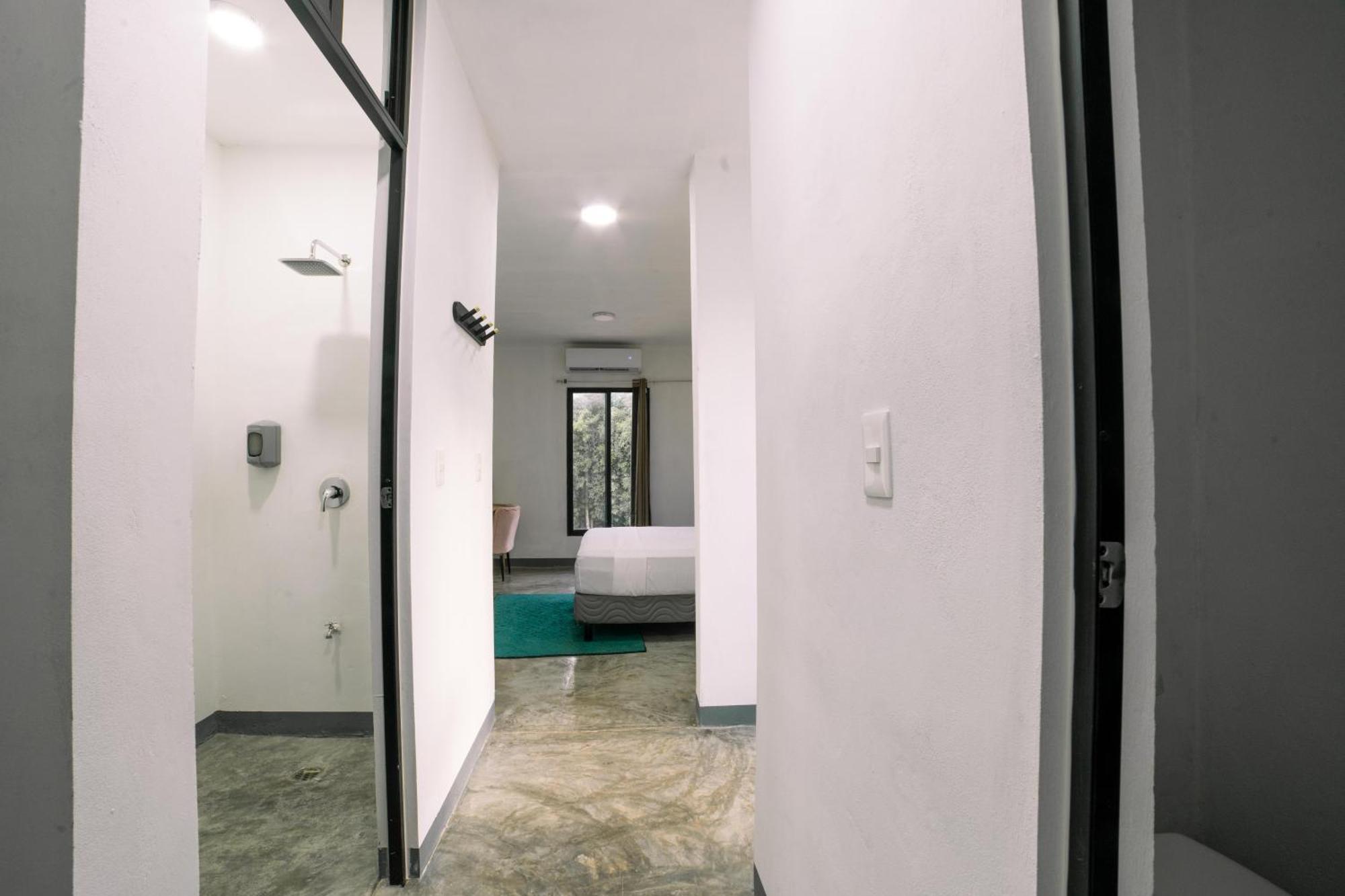 New Friends Hostel & Bar Adults Only Valladolid  Bagian luar foto