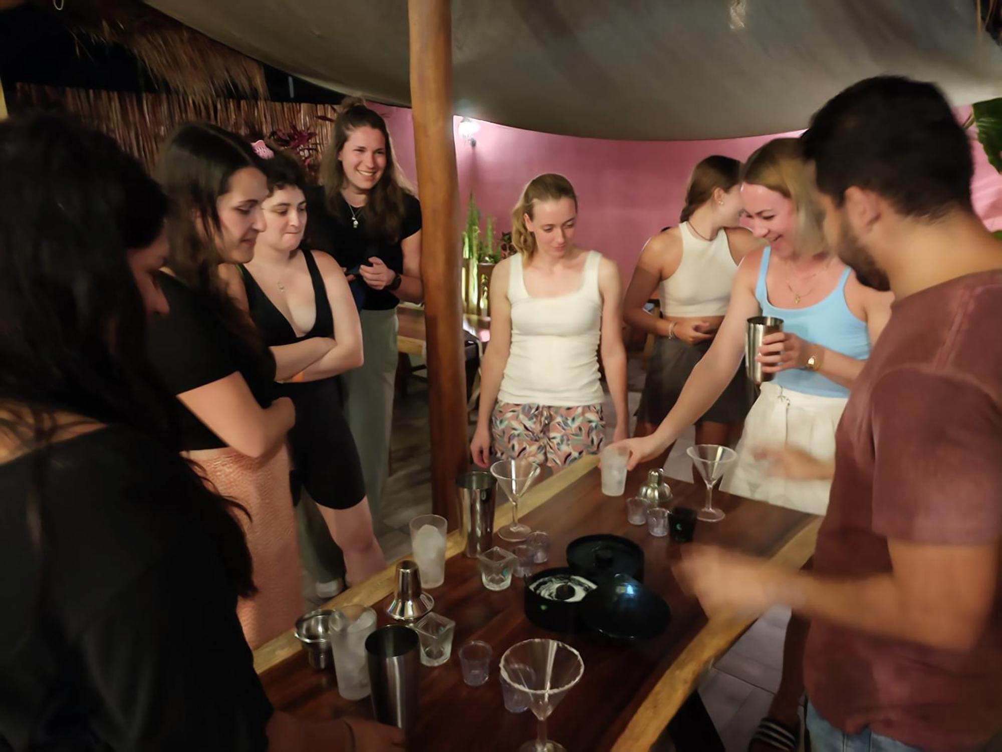 New Friends Hostel & Bar Adults Only Valladolid  Bagian luar foto