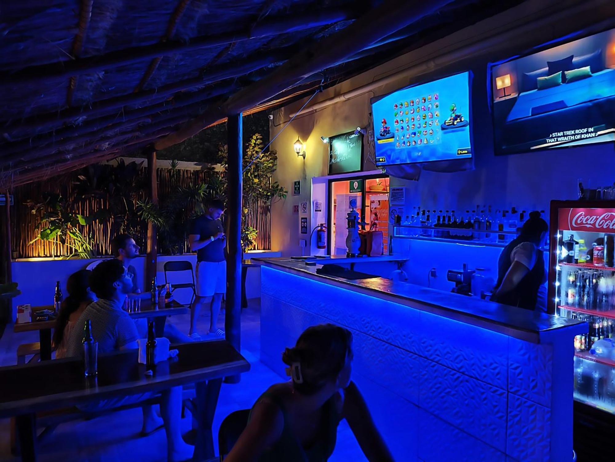 New Friends Hostel & Bar Adults Only Valladolid  Bagian luar foto