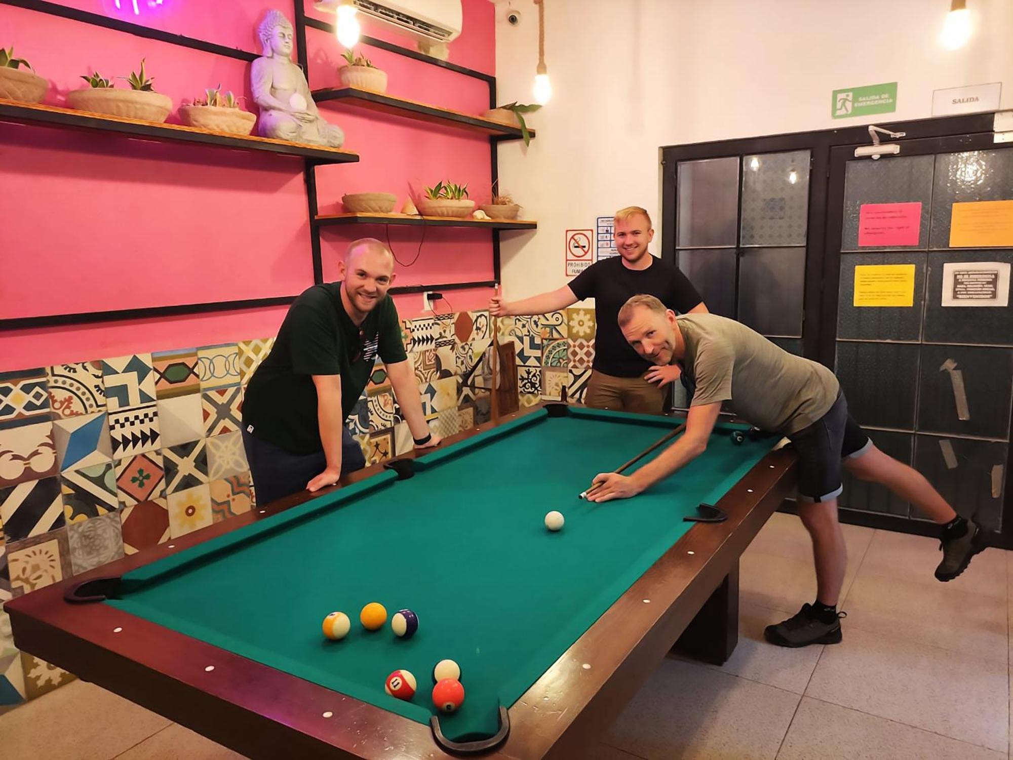 New Friends Hostel & Bar Adults Only Valladolid  Bagian luar foto