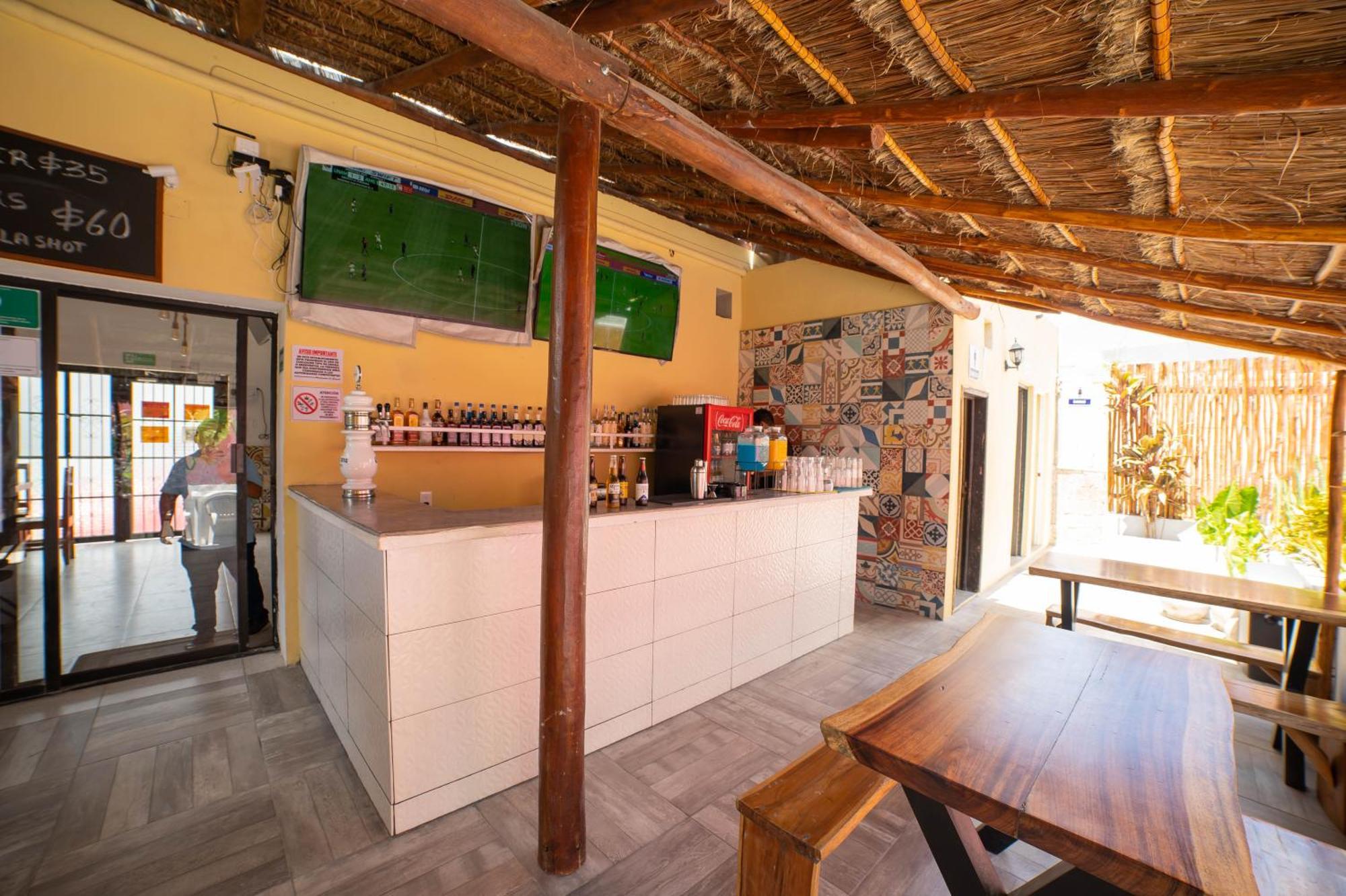 New Friends Hostel & Bar Adults Only Valladolid  Bagian luar foto